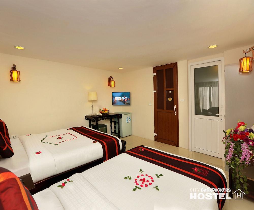 Joy Hotel 2*